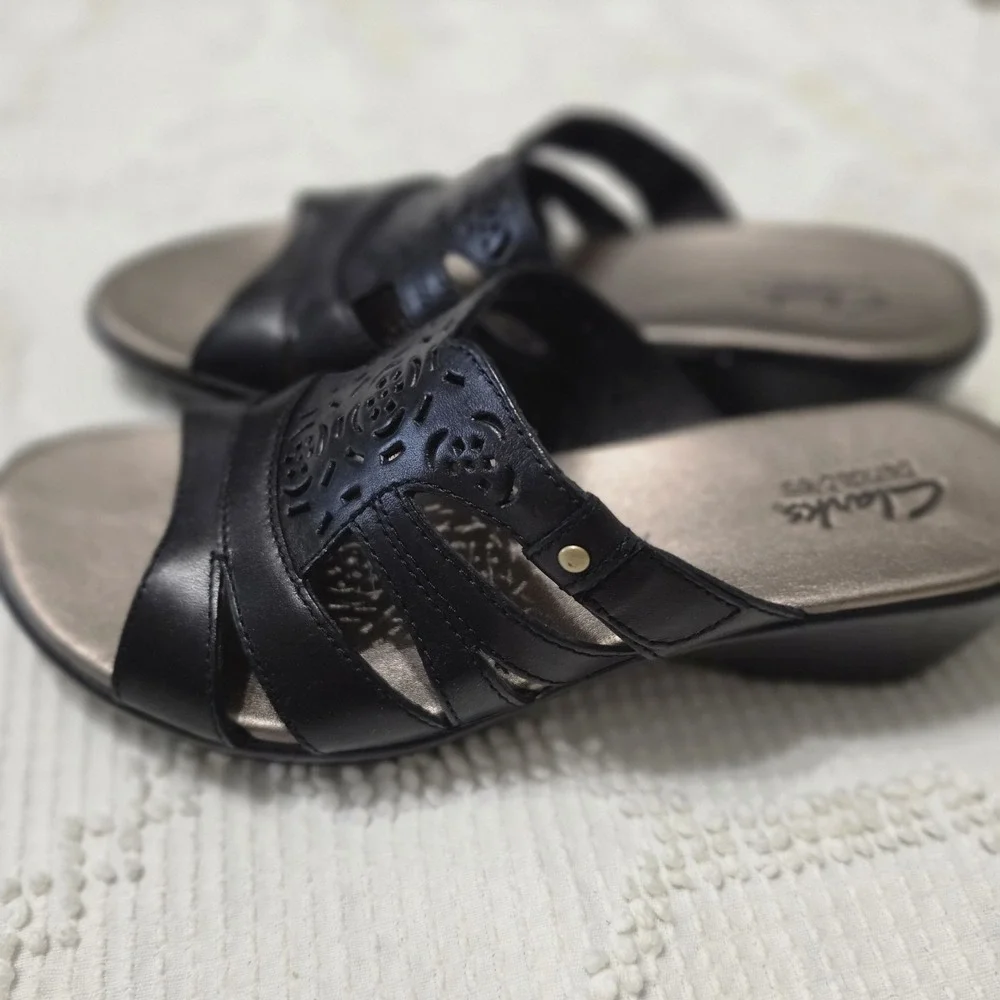 Clark's Women's Black Wedge Slip On Sandals Size 7.5 Medium Casual Versatile